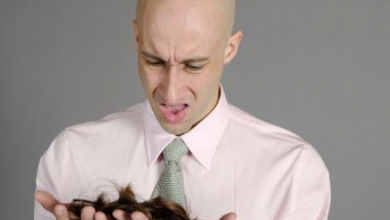 Bagaimana cara mengatasi rambut rontok atau kebotakan pada pria